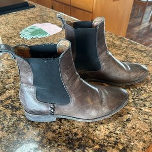 FRYE chelsea boot. Size 10. Brown leather.